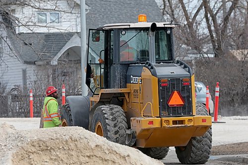 SHANNON VANRAES / WINNIPEG FREE PRESS
Heavy equipment in Morris, Manitoba on April 17, 2020. The community's ring dike may have to be closed.