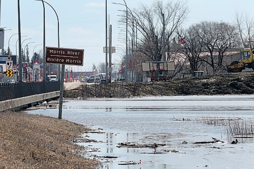 SHANNON VANRAES / WINNIPEG FREE PRESS
The Morris River laps the bottom of a bridge north of Morris, Manitoba on April 17, 2020. The community's ring dike may have to be closed as water levels rise.