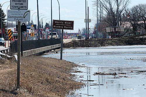 SHANNON VANRAES / WINNIPEG FREE PRESS
The Morris River laps the bottom of a bridge north of Morris, Manitoba on April 17, 2020. The community's ring dike may have to be closed as water levels rise.