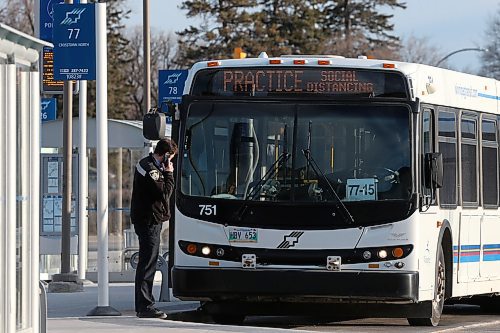 SHANNON VANRAES / WINNIPEG FREE PRESS
An empty Winnipeg Transit bus advises people to practice social distancing at Polo Park CF mall on April 17, 2020.