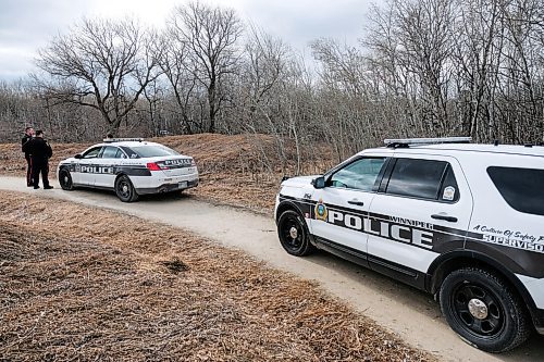 Daniel Crump / Winnipeg Free Press. Winnipeg police investigate an area of Assiniboine Forrest where bones were discovered. April 18, 2020.