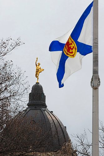 MIKE DEAL / WINNIPEG FREE PRESS
The Nova Scotia provincial flag flies at Memorial Park across the street from the Manitoba Legislative building Monday morning showing support for the people of the province where a man killed 17 people over the weekend.
200420 - Monday, April 20, 2020.