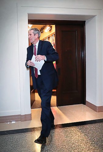 RUTH BONNEVILLE  /  WINNIPEG FREE PRESS 

Local - Premier

Manitoba Premier Brian Pallister makes his way out of the the press conference after it  was over on Tuesday.

April 21st,  2020
