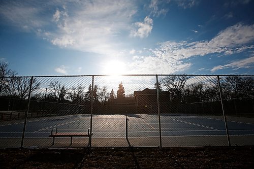 JOHN WOODS / WINNIPEG FREE PRESS
COVID-19 closed tennis courts in south Winnipeg Tuesday, April 21, 2020. 

Reporter: Bell