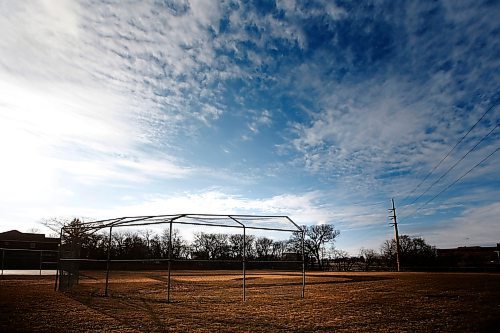 JOHN WOODS / WINNIPEG FREE PRESS
COVID-19 closed baseball diamond in south Winnipeg Tuesday, April 21, 2020. 

Reporter: Bell