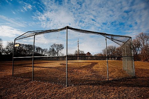 JOHN WOODS / WINNIPEG FREE PRESS
COVID-19 closed baseball diamond in south Winnipeg Tuesday, April 21, 2020. 

Reporter: Bell