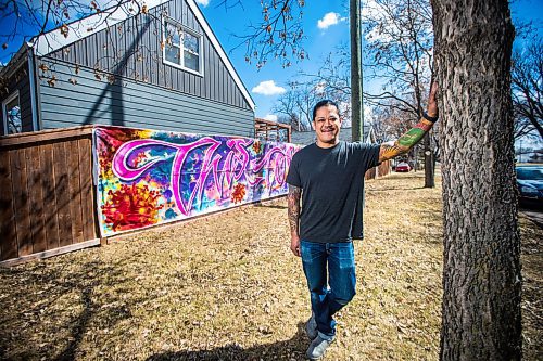 MIKAELA MACKENZIE / WINNIPEG FREE PRESS

Pat Lazo, artistic director of the Graffiti Gallery, poses with the COVID-19 mural he painted in his home community of Riverview in Winnipeg on Thursday, April 23, 2020. For Danielle Da Silva story.
Winnipeg Free Press 2020