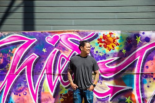 MIKAELA MACKENZIE / WINNIPEG FREE PRESS

Pat Lazo, artistic director of the Graffiti Gallery, poses with the COVID-19 mural he painted in his home community of Riverview in Winnipeg on Thursday, April 23, 2020. For Danielle Da Silva story.
Winnipeg Free Press 2020