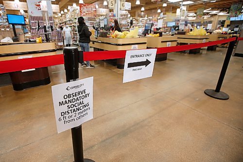 JOHN WOODS / WINNIPEG FREE PRESS
Signage reminding customers of the mandatory 2 metre physical distance are posted everywhere as plexiglass shields protect staff and customers at the checkout stations of Seafood City in Winnipeg Thursday, April 23, 2020. Seafood City have taken great steps to ensure the safety of their customers and staff.

Reporter: Abas