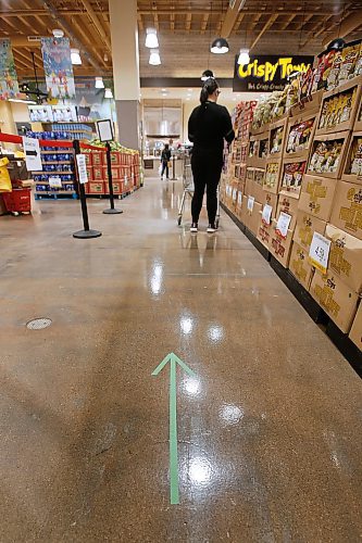JOHN WOODS / WINNIPEG FREE PRESS
Arrows on the floor encourage customers to travel in one direction to help maintain physical distance at Seafood City in Winnipeg Thursday, April 23, 2020. Seafood City have taken great steps to ensure the safety of their customers and staff.

Reporter: Abas