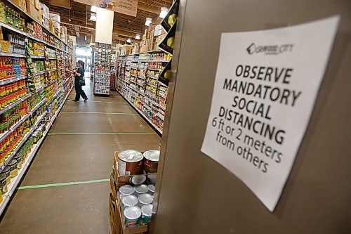 JOHN WOODS / WINNIPEG FREE PRESS
Signage and lines on the floor remind customers of the mandatory 2 metre physical distance are posted everywhere in Seafood City in Winnipeg Thursday, April 23, 2020. Seafood City have taken great steps to ensure the safety of their customers and staff.

Reporter: Abas