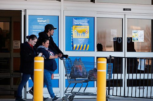 JOHN WOODS / WINNIPEG FREE PRESS
Signage and people physical distance at Walmart on McPhillips in Winnipeg Thursday, April 23, 2020. 

Reporter: Abas