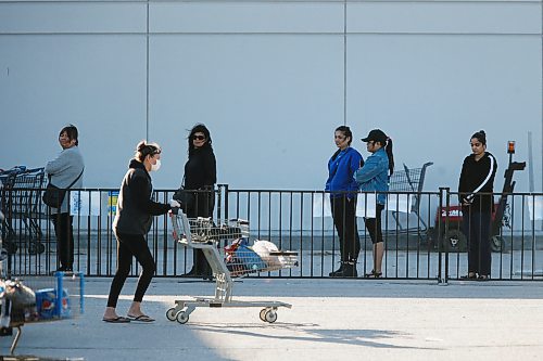 JOHN WOODS / WINNIPEG FREE PRESS
Signage and people physical distance at Walmart on McPhillips in Winnipeg Thursday, April 23, 2020. 

Reporter: Abas