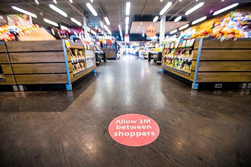 MIKAELA MACKENZIE / WINNIPEG FREE PRESS

Floor decals encourage social distancing at the Save-On Foods on McPhillips in Winnipeg on Friday, April 24, 2020. For Malak Abas story.
Winnipeg Free Press 2020