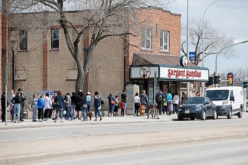 JOHN WOODS / WINNIPEG FREE PRESS
A lengthy lineup of people wait to get served ice cream on opening day at Sargent Sundae   in Winnipeg Sunday, April 26, 2020. 

Reporter: Allen