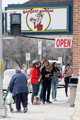 JOHN WOODS / WINNIPEG FREE PRESS
A lengthy lineup of people wait to get served ice cream on opening day at Sargent Sundae   in Winnipeg Sunday, April 26, 2020. 

Reporter: Allen