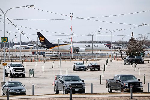 JOHN WOODS / WINNIPEG FREE PRESS
Visitors to Winnipegs airport are few any far between as many flights have been cancelled Sunday, April 26, 2020. 

Reporter: Martin