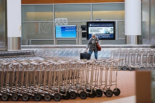 JOHN WOODS / WINNIPEG FREE PRESS
Visitors to Winnipegs airport are few any far between as many flights have been cancelled Sunday, April 26, 2020. 

Reporter: Martin