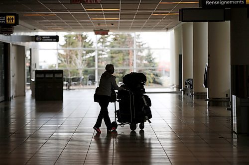 JOHN WOODS / WINNIPEG FREE PRESS
Visitors to Winnipegs airport are few any far between as many flights have been cancelled Sunday, April 26, 2020. 

Reporter: Martin