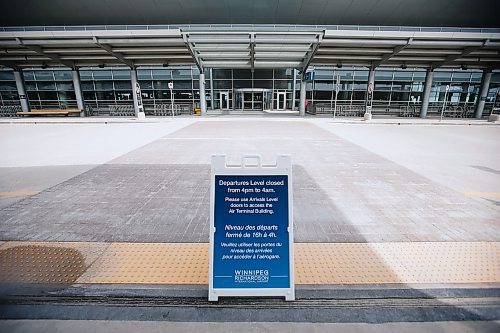 JOHN WOODS / WINNIPEG FREE PRESS
Visitors to Winnipegs airport are few any far between as many flights have been cancelled Sunday, April 26, 2020. 

Reporter: Martin