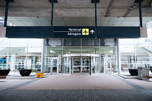 JOHN WOODS / WINNIPEG FREE PRESS
Visitors to Winnipegs airport are few any far between as many flights have been cancelled Sunday, April 26, 2020. 

Reporter: Martin