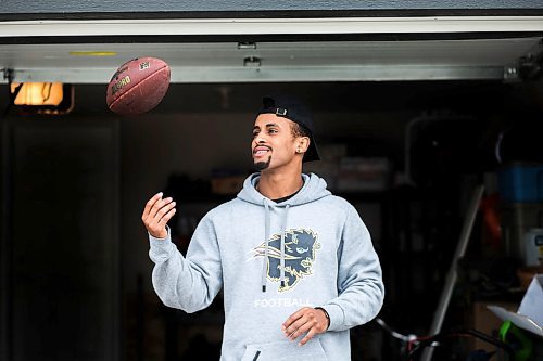 MIKAELA MACKENZIE / WINNIPEG FREE PRESS

U of M receiver Macho Bockru poses for a portrait at his home in Winnipeg on Tuesday, April 28, 2020. For Mike Sawatzky story.

Winnipeg Free Press 2020