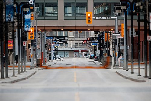 JOHN WOODS / WINNIPEG FREE PRESS
Light traffic on Graham Ave Tuesday, April 28, 2020. 

Reporter: Thorpe