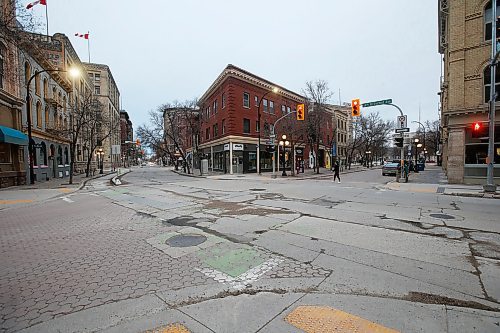 JOHN WOODS / WINNIPEG FREE PRESS
Light traffic at Albert and McDermot Tuesday, April 28, 2020. 

Reporter: Thorpe