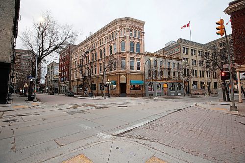 JOHN WOODS / WINNIPEG FREE PRESS
Light traffic at Albert and McDermot Tuesday, April 28, 2020. 

Reporter: Thorpe