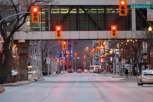 JOHN WOODS / WINNIPEG FREE PRESS
Light traffic on Portage Ave Tuesday, April 28, 2020. 

Reporter: Thorpe