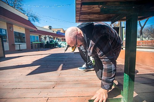 MIKAELA MACKENZIE / WINNIPEG FREE PRESS

Denny Kolevris, manager, bolts tables down on the patio at Saffron's in Winnipeg on Wednesday, April 29, 2020. Patios are opening for business on Monday. For Kevin Rollason story.

Winnipeg Free Press 2020