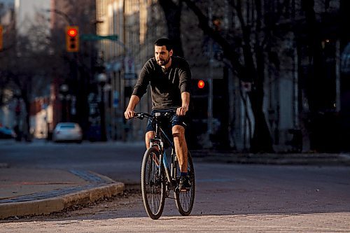 Mike Sudoma / Winnipeg Free Press
Paulo Silva rides his bike down an empty Albert St in downtown Winnipeg Tuesday evening
April 29, 2020