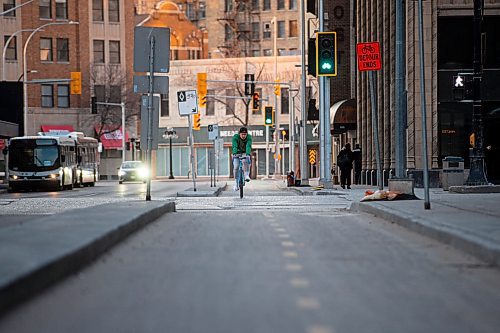 Mike Sudoma / Winnipeg Free Press
A man rides his bike down a bike lane on Garry St Tuesday evening
April 29, 2020