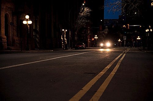 Mike Sudoma / Winnipeg Free Press
A car makes its way down Arthur St Tuesday evening 
April 29, 2020