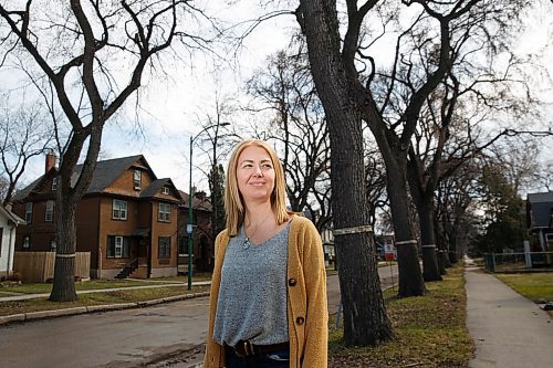 MIKE DEAL / WINNIPEG FREE PRESS
Jen Theule, associate professor of psychology at the U of M, Thursday afternoon. 
See Maggie Macintosh story
200430 - Thursday, April 30, 2020.