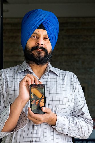 MIKAELA MACKENZIE / WINNIPEG FREE PRESS

Harpreet Jawanda, whose family is stuck in India, poses for a portrait in Winnipeg on Friday, May 1, 2020. For Sarah Lawrynuik story.

Winnipeg Free Press 2020