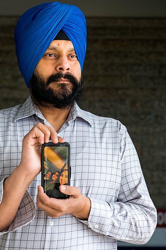 MIKAELA MACKENZIE / WINNIPEG FREE PRESS

Harpreet Jawanda, whose family is stuck in India, poses for a portrait in Winnipeg on Friday, May 1, 2020. For Sarah Lawrynuik story.

Winnipeg Free Press 2020