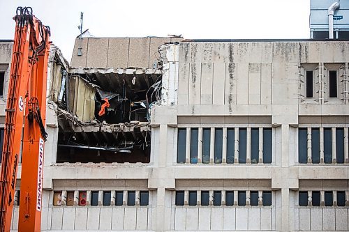 MIKAELA MACKENZIE / WINNIPEG FREE PRESS

Demolition takes place at the old Public Safety Building in Winnipeg on Monday, May 4, 2020.

Winnipeg Free Press 2020