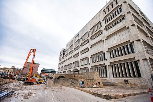 MIKAELA MACKENZIE / WINNIPEG FREE PRESS

Demolition takes place at the old Public Safety Building in Winnipeg on Monday, May 4, 2020.

Winnipeg Free Press 2020