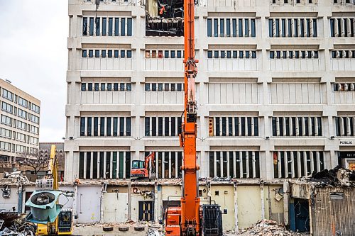 MIKAELA MACKENZIE / WINNIPEG FREE PRESS

Demolition takes place at the old Public Safety Building in Winnipeg on Monday, May 4, 2020.

Winnipeg Free Press 2020