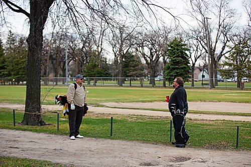 MIKE DEAL / WINNIPEG FREE PRESS
Winnipeg Free Press reporters Jason Bell (left) and Mike McIntyre wait for their turn to tee off the first day of golf in 2020 at Kildonan Park Golf Course Monday morning despite the wind and the cool temperatures.
See Mike McIntyre column
200504 - Monday, May 04, 2020.