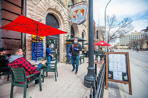 MIKAELA MACKENZIE / WINNIPEG FREE PRESS

People enjoy a drink on the newly opened King's Head patio in Winnipeg on Monday, May 4, 2020. For JS story.

Winnipeg Free Press 2020