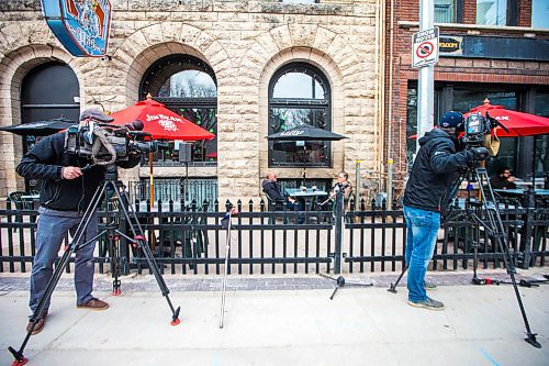 MIKAELA MACKENZIE / WINNIPEG FREE PRESS

News outlets film while people enjoy a drink on the newly opened King's Head patio in Winnipeg on Monday, May 4, 2020. For JS story.

Winnipeg Free Press 2020