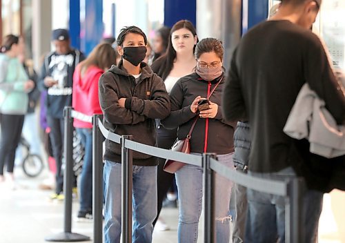RUTH BONNEVILLE  /  WINNIPEG FREE PRESS 

Local - Polo Park open
 
People wait in line to shop at Urban Planet at Polo Park Mall on the first day of their re-opening Monday. 

Eva Wasney 
Reporter, Winnipeg Free Press

May 4th,  2020