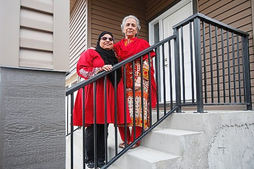 JOHN WOODS / WINNIPEG FREE PRESS
Tasneem Vali, Vice chair of Manitoba Islamic Association and owner of Interland Carriers, and her mother Rabia Vali, who happened to be visiting from India when the COVID pandemic struck, are photographed at their home in Winnipeg Monday, May 4, 2020. The mother and daughter will be in a Mothers Day feature where Winnipeg women will honour their mothers, sharing wisdom and anecdotes about their mothers.

Reporter: Suderman