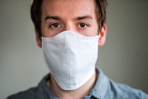 MIKAELA MACKENZIE / WINNIPEG FREE PRESS

Devin Wardrope wears a mask in Winnipeg on Monday, May 4, 2020.

Winnipeg Free Press 2020