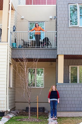 MIKAELA MACKENZIE / WINNIPEG FREE PRESS

Gislina Patterson and her mother, Debbie Patterson, pose for a portrait at Debbie's apartment building in Winnipeg on Tuesday, May 5, 2020.

Winnipeg Free Press 2020