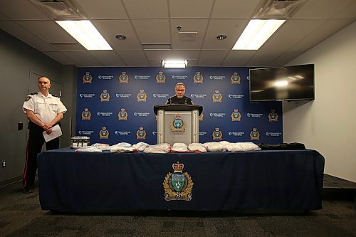 SHANNON VANRAES / WINNIPEG FREE PRESS
Constable Rob Carver of the Winnipeg Police Service speaks about a recent drug seizure on May 6, 2020, as Inspector Max Waddell of the Organized Crime Division looks on.