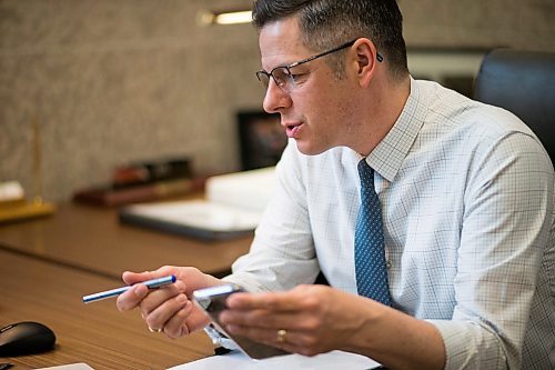 MIKAELA MACKENZIE / WINNIPEG FREE PRESS

Mayor Brian Bowman videoconferences in his office in Winnipeg on Wednesday, May 6, 2020. For Joyanne story.

Winnipeg Free Press 2020