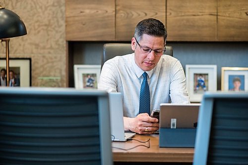 MIKAELA MACKENZIE / WINNIPEG FREE PRESS

Mayor Brian Bowman videoconferences in his office in Winnipeg on Wednesday, May 6, 2020. For Joyanne story.

Winnipeg Free Press 2020